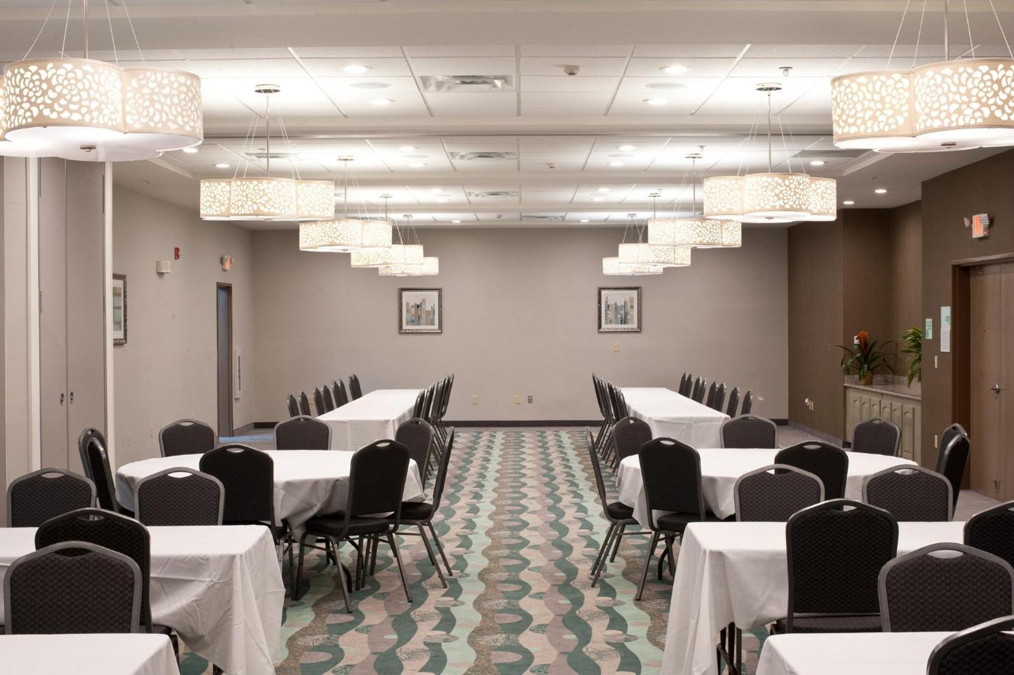 Holiday Inn Guin By Ihg Twin Exterior foto